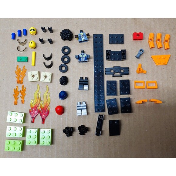 LEGO City Stunt Competition 60299 Building Kit Complete Pieces Manual Retired - Picture 6 of 11